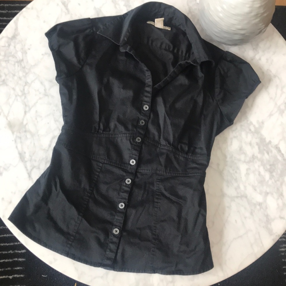 BANANA Republic 🍌 size 2 short tee button up